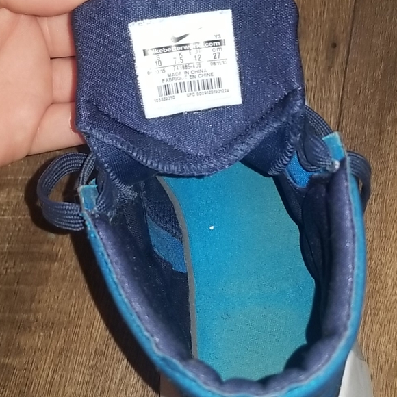 Womens Nike Hyperdunk Shoes - Picture 2 of 4